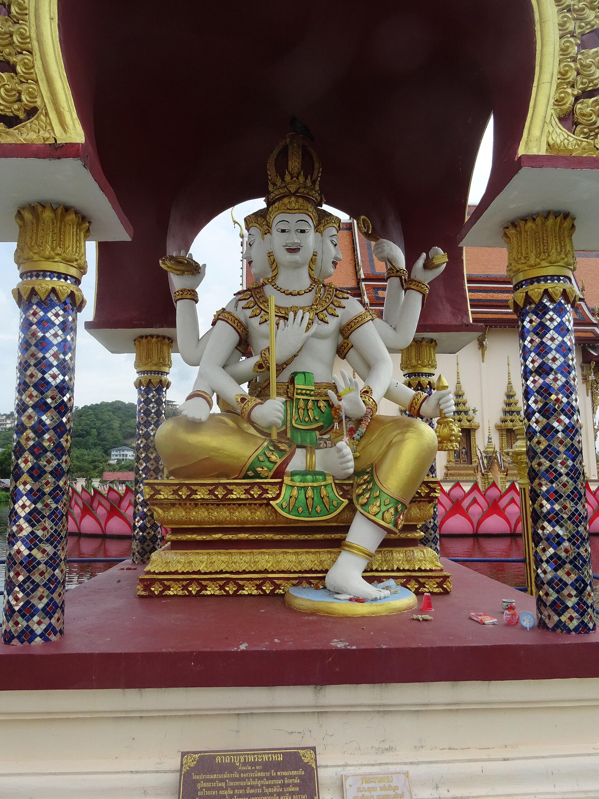 Day Trip to Wat Plai Laem