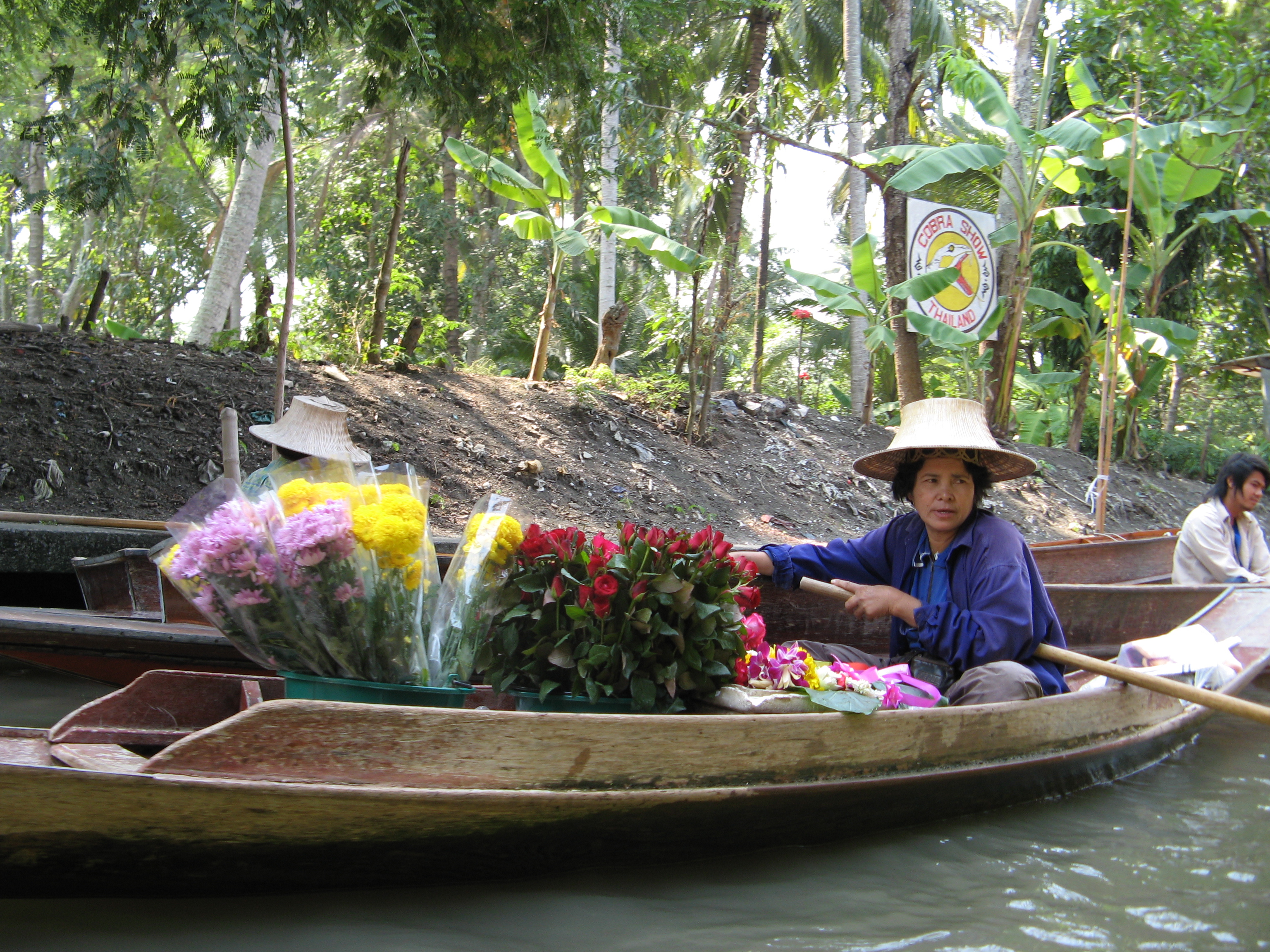 Boats and stalls at Pattaya Floating Market